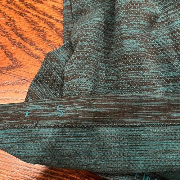****SOLD****Lululemon men’s metal vent long sleeve; heathered green and BLK - Picture 3 of 6